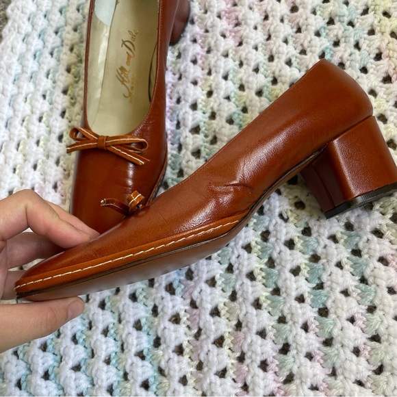 *SOLD* Vintage Hold Renfrew Pumps - Picture 7 of 11